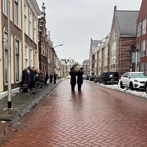Dragers tijdens een uitvaart in Zwolle